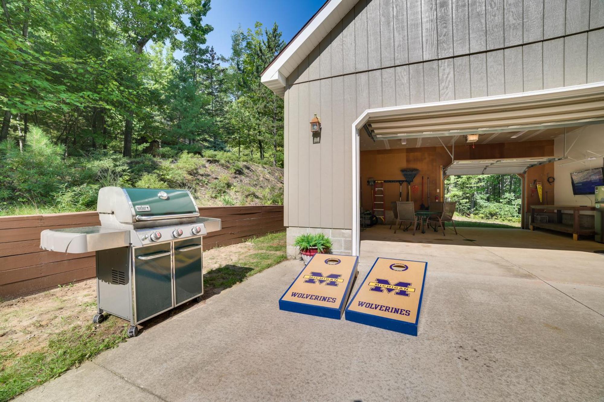 Roscommon Retreat With Deck About 1 Mile To Higgins Lake Exterior photo