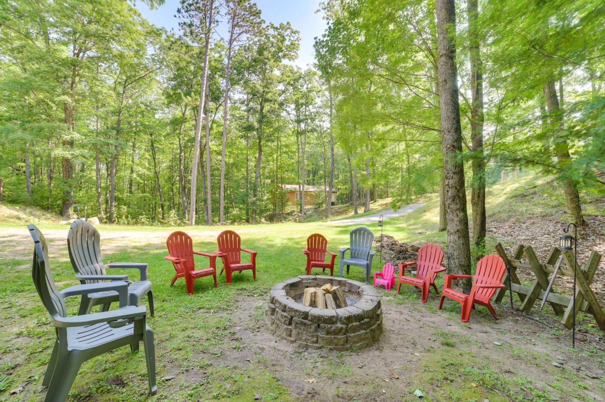 Roscommon Retreat With Deck About 1 Mile To Higgins Lake Exterior photo