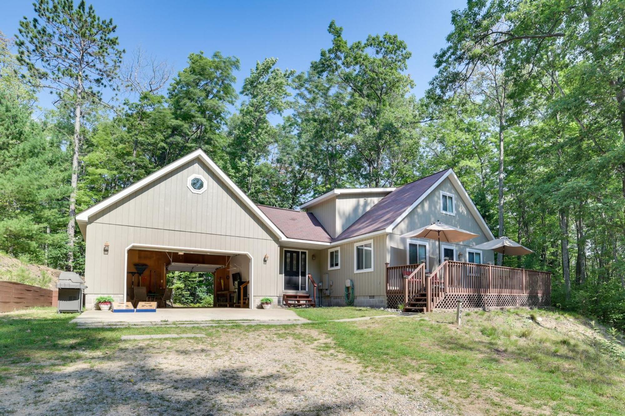 Roscommon Retreat With Deck About 1 Mile To Higgins Lake Exterior photo